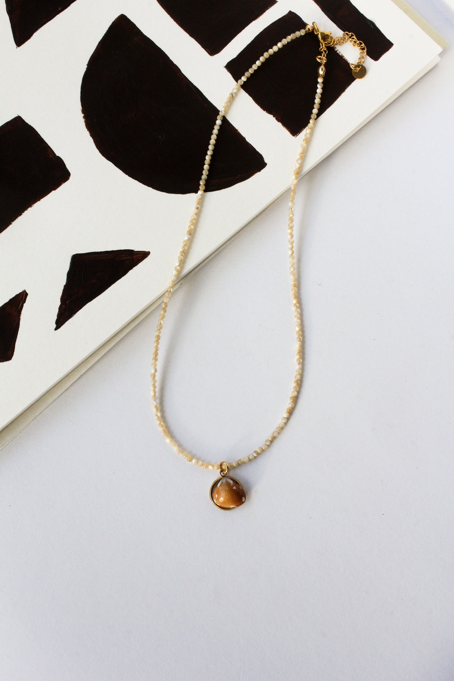 Halloween Drop: Perlmutt Kette mit Muschelanhänger