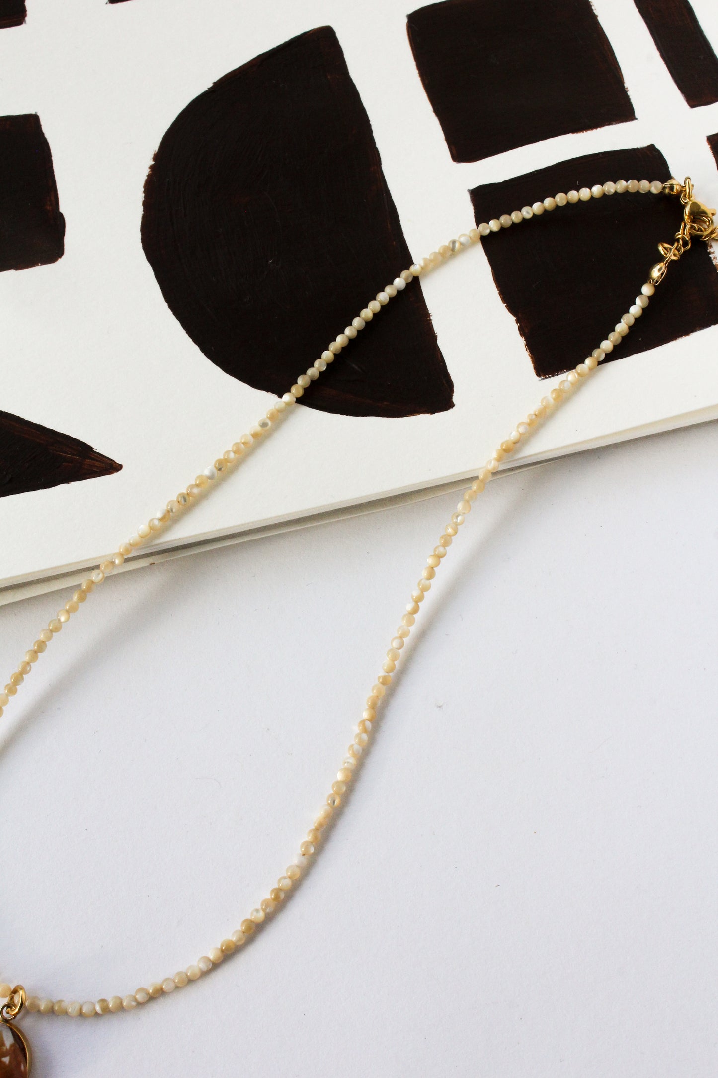 Halloween Drop: Perlmutt Kette mit Muschelanhänger