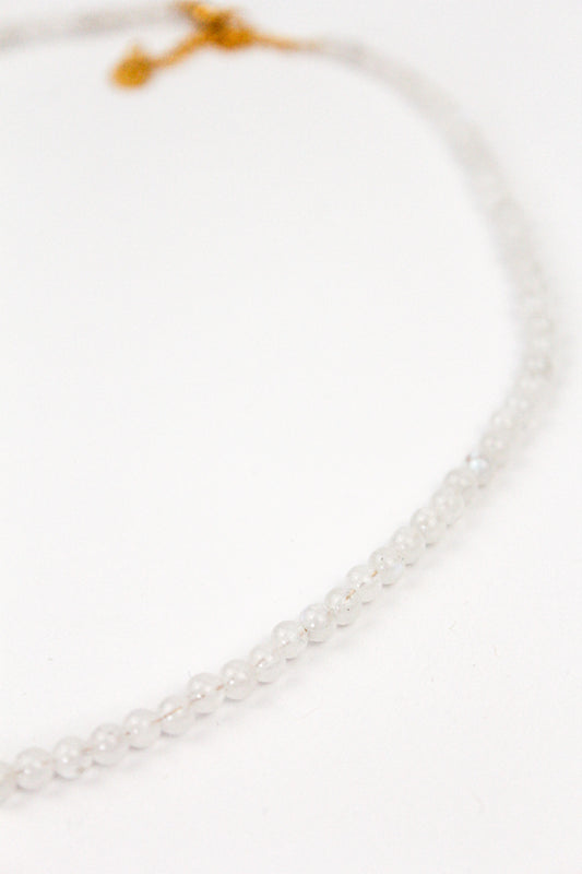 This image includes a Luna Mondstein Kette, necklace, including nice white stones, weiße Mondsteinkette